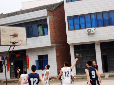 与县人民医院篮球队友谊赛-安岳县石羊镇中心